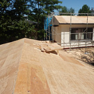 国立市H幼稚園屋根工事：野路板張り